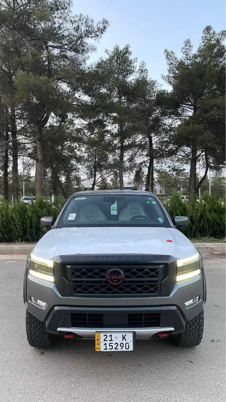 سڵاوتان لێبێت nissan fronter pro 4x مۆدێل ٢٠٢٢ سەیارەکە کەنەدییە ٤٠،٠٠٠ مایڵ ڕۆشتووە تەنها بستێک لە بۆنیتەکەی پ.د،ڕ هەیە بۆیاخی نییە سەیارەکە گێڕو مەکینەی نەکراوەتەوە و بەشەرت مەکینە ٣.٨ لتری ٦ بستۆنە 
مواصەفات:
بەسمە 
کامێرا ٣٦٠ 
حاسە
رادار
قفڵ ئەکسل
لایت لید+زینۆن
شاشە
کوشن چەرم +کارەبایی
ڕاداری ناوچەی کوێر
زۆر مواسەفاتی دیکە
نرخی ٢٨٥ وەرەقەو مەجال
ژمارەی مۆبایل:*********** السليمانية, العراق
