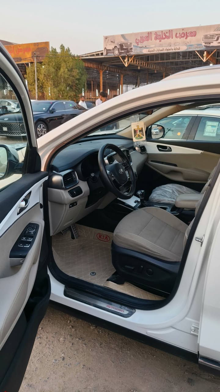 🚘 للبيع :سورنتو 2020
🔹 وارد خليجي،فول مواصفات عده الفتحه 
🔹 7 راكب
🔹 محرك 6 سلندر
🔹 تبريد 3 قطع
🔹 شفط + إشارات بالمرايات
🔹 بصمة تشغيل + بصمة أبواب وصندوق
🔹 بردات خلفية
🔹 حساسات أمامي وخلفي
🔹 سايد بريك بالرجل 
🔹 4امنضومات قياده 
🔹 شاشة لمس
🔹 كشنين كهرباء 
🔹 ماشية 90كم
🔹 شحن لاسلكي 
🔹 المحرك والكير كفالة
💰 السعر: 235 ورقة بيها مجال بعد المعاينة
🔄 بيع فقط 
📍 المكان:السماوه 
📱 الرقم: ***********
