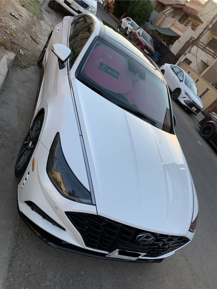 السلام عليكم 
سوناتا فووول مواصفات Limited اعلى فئة 
البجم كبس شركة 
الموديل 2022
الرقم بغداد بأسمي بيع فقط بدون مرواوس

الضرر أمريكا كلش بسيط بدون ارباك تبدل جاملغ امامي نفس اللون وصبغ حافه الجاملغ الخلفي وطرف الباب لغد وشاصي مكفول صور الحادث موجودة الكير والمحرك مكفولات 

المواصفات 
🔹السيارة هونداي سوناتا LlMlTED لون أبيض 
 🔹المحرك: 1.6T تيربو رياضي 
🔹حجم الويل سبورت ويل كب  18 
🔹5 كامرات 360 امامي خلفي جوانب 4k
🔹 دشبول دجتال متغير 3 الوان مع وضعيات القيادة
🔹تقديم وترجيع عن طريق البصمه
🔹داتا شو عرض ع الجامة الامامية 
🔹لدات داخليه بلادي أصل 
🔹لايتات اربع عدسات زينون اصل مع حاجب LED مع اشارة LED
🔹قمارة بانوراما
🔹رادار امامي مانع تصادم
🔹رادار جانبي (نقاط عمياء) بالمرايا الجانبية
🔹 اوتو هولد
🔹شاحن لاسلكي ( wireless)
🔹انارة داخلية 360 
🔹 لايت 4 عدسات زنون 
🔹 4 رادرات + توقف تلقاني عند الاقتراب من الخطر 
🔹گير شفتات بلستيرن رياضي 
🔹 نظام الترحيب عند الاقتراب داخل وخارج السيارة 
🔹اشاير بالمرايا الجانبية
🔹كامرة خلفية دوارة اصل مع الستيرن
🔹شاشة الدشبول حجم كبير للتحكم بأيعازات السيارة
🔹كشنات السيارة جلد ( تدفئة + تبريد )
🔹 رادار مانع تصادم 
🔹 رادار جانبية ( تحذير النقطة العمياء )
🔹گشن ذاكرة (خزن ميموري) لكرسي السائق
🔹تحكم فول كهرباء لكرسي السائق والراكب
🔹تدفئة وتبريد للكشنات الأمامية
🔹تبريد قطعتين امامي وخلفي
🔹گير لمس
🔹تشغيل عن بعد
🔹سستم صوت BOSE 
🔹سايد بريك دگمة
🔹 الصندوق كهرباء ذكي عند الاقتراب يفتح تلقائي 
🔹تحكم ستيرن جهتين بلوتوث وحاكية وكروس سرعة وتحكم صوت 
🔹نظام ABS مانع انزلاق 
العنوان - بغداد - المنصور 
 للاستفسار ع الرقم ***********

