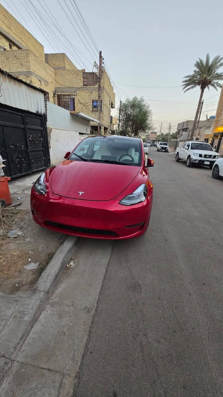السلام عليكم
تسلا موديل y دبل ماطور لونك رينج 
اوفلاين 
٢٠٢٣ حادث السياره بارد في الجاملغ الخلفي  الايمن  وصبغ ربع الجاملغ وبارد في قبق الصندوق وصبغ ربع الصندوق والدعاميات مبدلات ومصبوغات 

مواصفات السياره 

لون الداخل ابيض 

ويل حجم ١٩

رادار امامي خلفي توقف ذاتي باقي المواصفات معروفه 

كامله السياره بدون نقص 
مرقمه بغداد الدولي  
السياره ماشيه 28.753 الف مايل 

مكان بغداد حي العامل

 ***********
