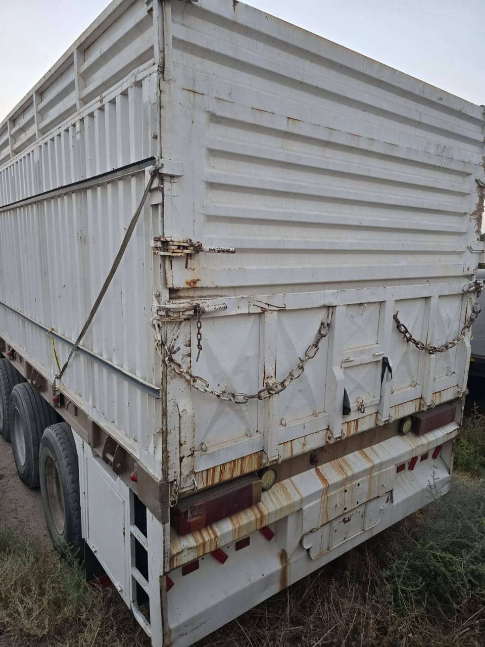سلام عليكم للبيع
عربانه حداديه حداده الموصل 4 محاور 3 سبرنك 1 رفاع  تايراتها نص عمر العربانه بلواقع احلاه من بلصور السعر 140 $ وبيها مجال حك الشوفه رقم صاحب العربه

‏‪***********‬‏
