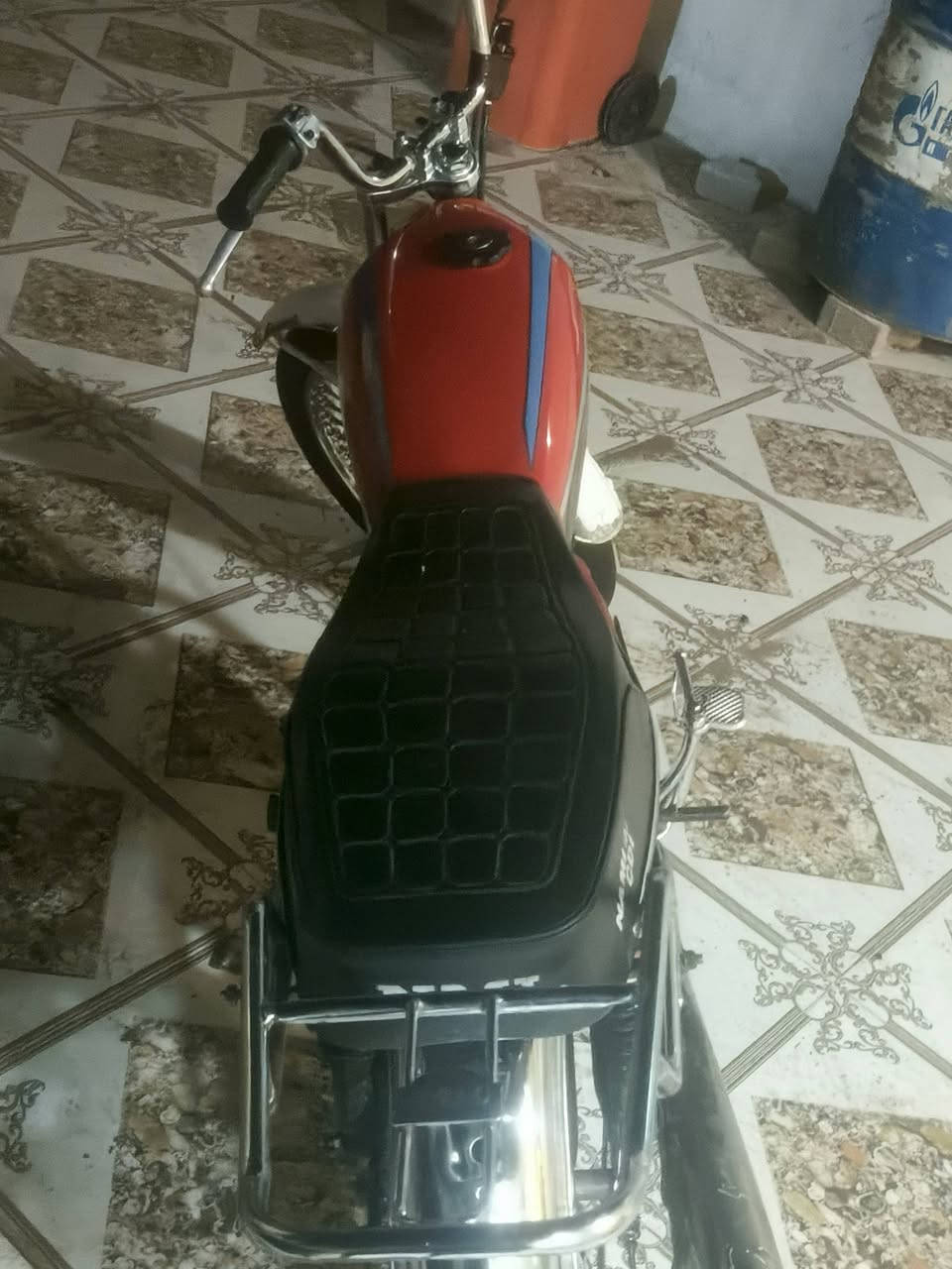 متاح دراجه موديل ١٩ محرك شرط اخرس لاصرف لابخار دراجه مرتبه وحلوا كشن وتانكي جديد سيبايه جديده وياله جدد نضاف تايرات جدد نشاط فول مال شغل
متاح دراجه موديل ١٩ محرك شرط اخرس لاصرف لابخار دراجه مرتبه وحلوا كشن وتانكي جديد سيبايه جديده وياله جدد نضاف تايرات جدد نشاط فول مال شغل ب ٢٧٠ وبيها مجال
