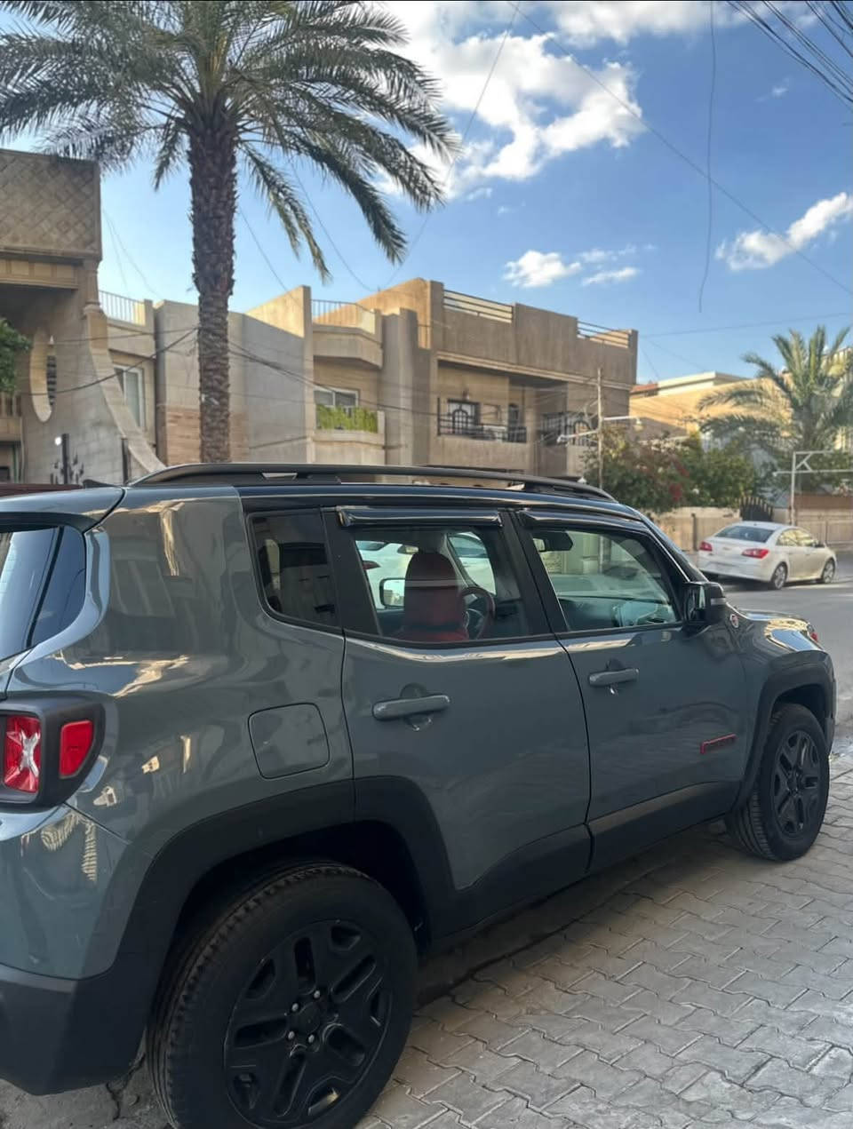 اعادة نشر …. جيب رينجيد 2018 ترايل هوك اعلى فئه 🚗 محرك 2400 كير 9 نمر ⚙️ حادثها ٣ قطع وصبغ قطعتين 🧑‍🔧داخل جلد احمر 🩸 
______ م: اكفلك كير ومحرك وكهربائيات وتحويل 📍
النواقص 👨‍🔧: 1- تبريد مادري شبي 
2- دچه الكير او المضرب ( مشكلة شائعه بهاي السيارات ) سعره 50 
3- زراكه . 
السعر 💰: 97 ورقة قابل للتفاوض بالمعقول . 
عنوان 📍: بغداد / الاعظمية 
رقم 📞 : ***********/***********
