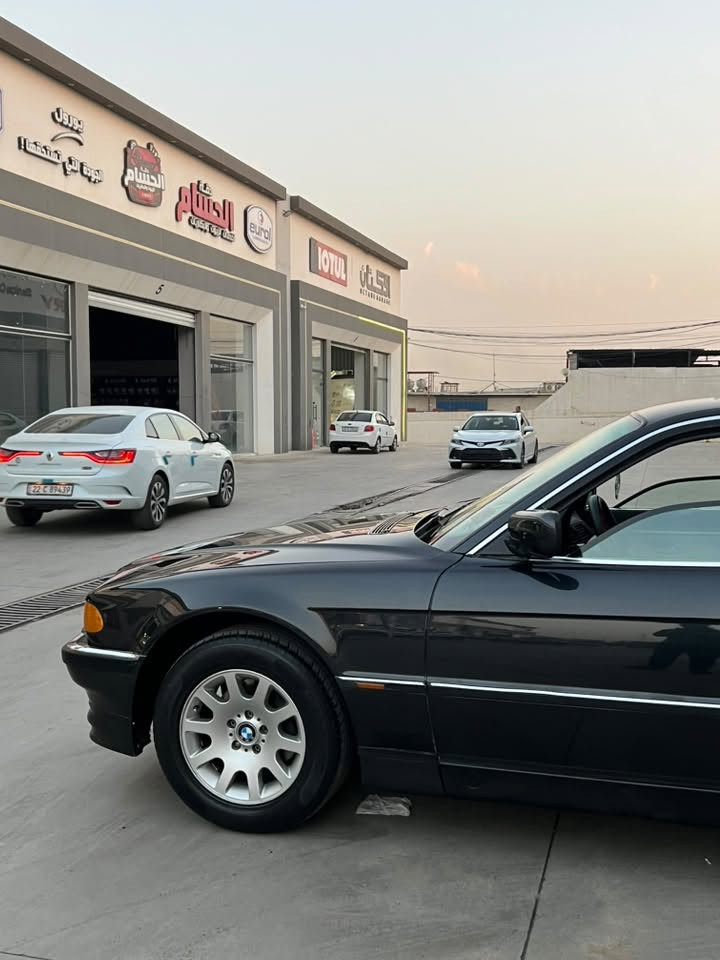بي ام 730i • ٢٠٠٠ • بدون ضربه
