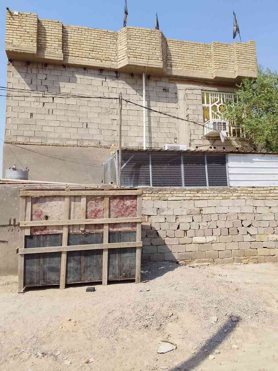 السلام عليكم بيت 100 متر مربع طابقين ركن للبيع    شارع الطليبات منطقه ال10 آلاف
مقابيل حسينه موسى الكاظم (ع) 

التفاصيل داخل الفيديو 
الاستفسار واتساب ***********
