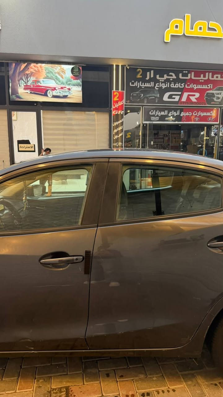 🚨🔥  موديل 2017 Toyota Yaris  🔥🚨

✨ ماشية 239.603 كم

🔥 سيارة نظيفة وجاهزة

السعر المطلوب 96 ورقة 
━━━━━━━━━━━━━━━ 💎 المواصفات والحالة:

⚙️ كير + محرك + تبريد + 🔧 الكير والمحرك بروحهم وما بيهم تبدل ⚙️ 🚗 دبل سويج 📒 كامرة خلفية  💪 سيارة  ما شاء الله ما تصرف بانزين 🔧 ما بيها خياس  ⚡ فيت بم  جديد   🔋 البطارية جديدة 🛞 ✋ تايرات نضيفة  جديدة 🔩 حساسات كله شغاله   📋

━━━━━━━━━━━━━━━ 🔥 
سيارة وارد  🇱🇷 

📍 المكان : بغداد _ مجمع بسماية 

📞 للاتصال –  رسائل :  *********** 

📱 واتساب متوفر
