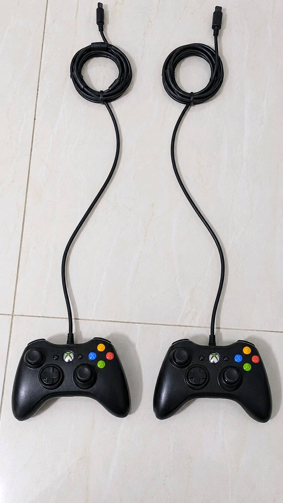 جهاز اكس بوكس 360 سليم ذاكرة 500 كامل مكمل 
الجهاز ما بي اي عطل شرط الفحص 
ويا محولة ويدات و239 لعبة 
من كول اوف ديوتي بلاك اوبس وجراند الجزء الخامس واكو هواي العاب بعد الجهاز كامل مكمل بس منتظرك تشتري وتستمتع بي 
سعرة 160 الف