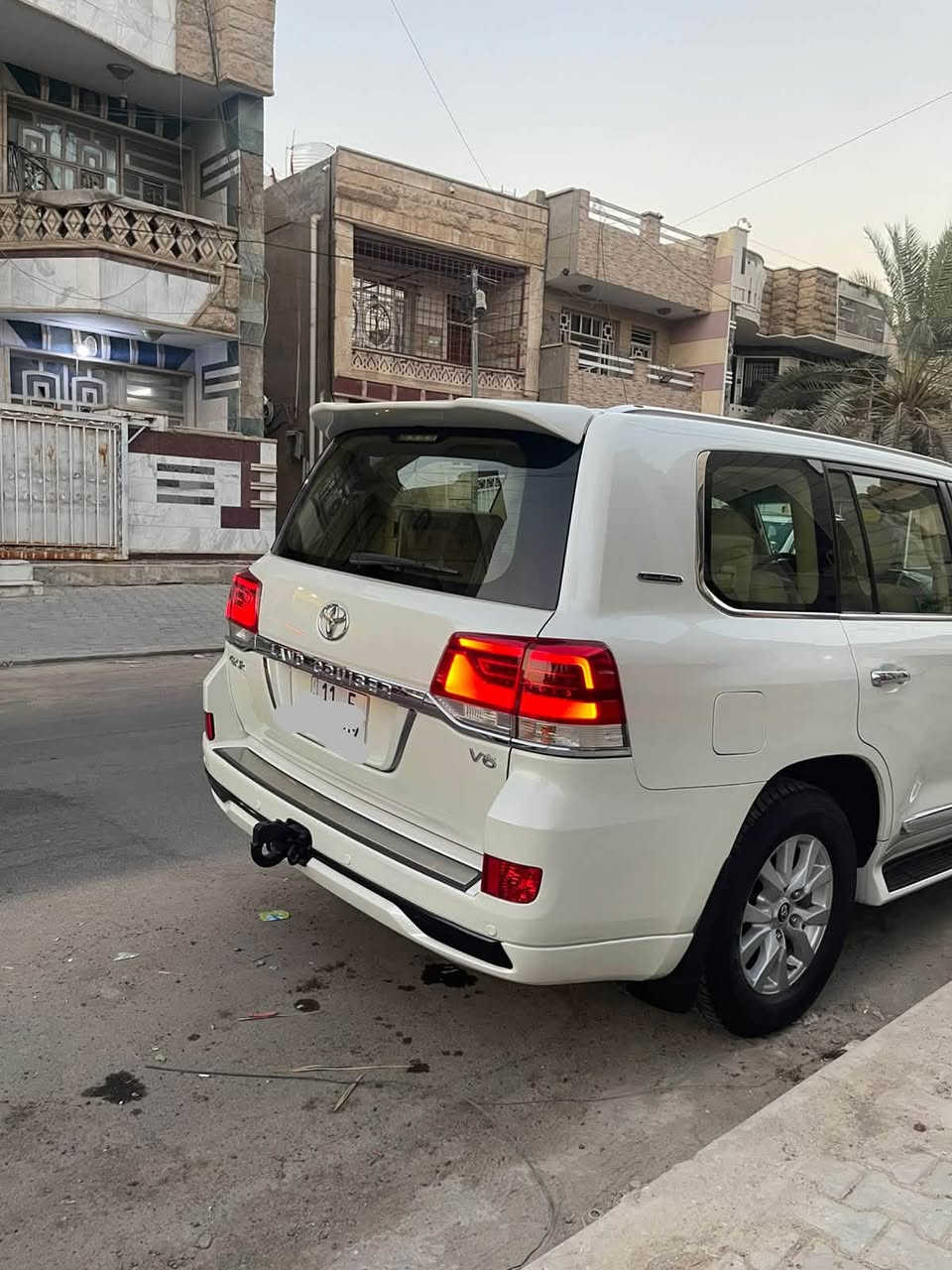 السلام عليكم ورحمته الله
للبيع لاند كروزر موديل ٢٠١٦ 
ساز باب اول فول مواصفات 
سلات كهرباء فتحه 
كشنات كهرباء 
 تبريد مركزي ٣ قطع 
نقطه عمياء 
كامرا اصلي 
فور ويل درايف دفع رباعي 
كشنات جلد اصلي 
بعد بيها هوايه مواصفات 
محرك ٦ سلندر مكفول ع شركه كير مكفول صدر جديد 
تراي وسياقه زيرو 
غرفه جديده كلش 
ماشيه قليل ستخدام شخصي 
٨٠ km اصلي بيها صبغ رقم دولي جديد تحويل مباشر 
سعر ٣٧٥ ورقه مكان سياره بغداد الوزيريه 
***********
