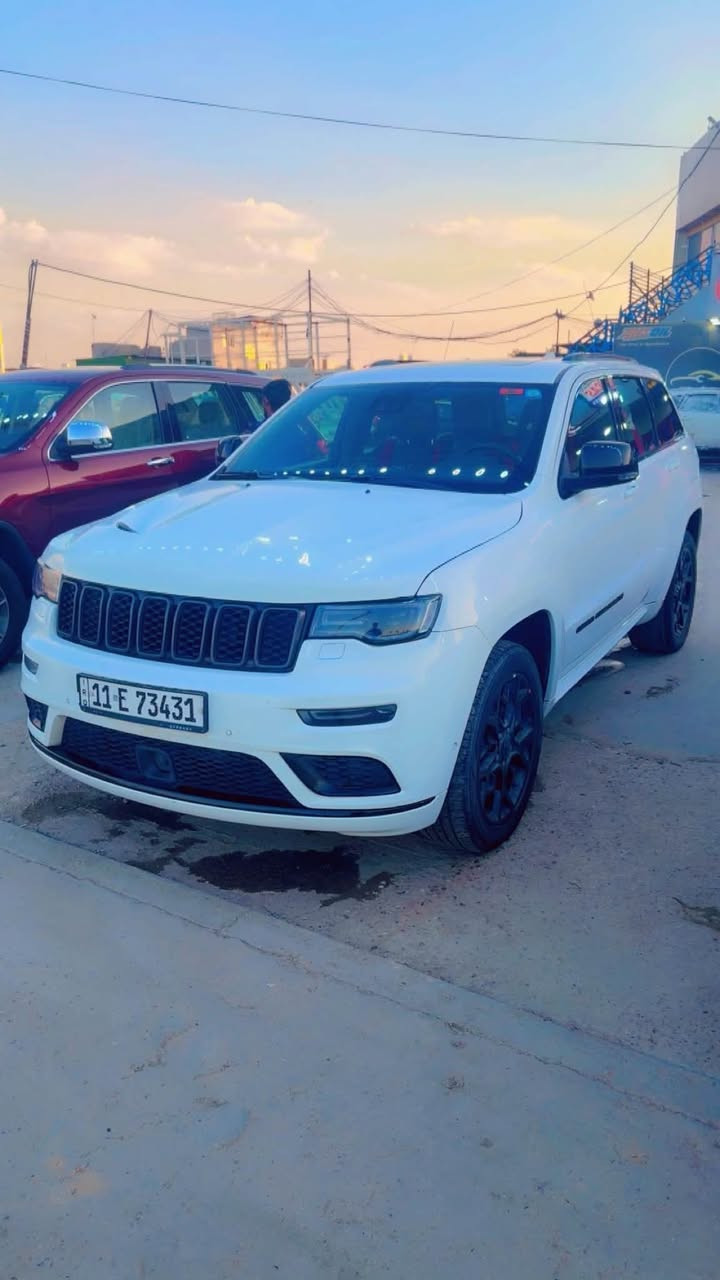 سلام عليكم جيب S 22 خليجي صار بيه حادث بال عراق سطحيه رجعه عليه مثل ما موضح بال صوره ورجعه عله البارد سياره ماشيه ٦٣ ميل سعره السياره ٣١٥ ورقه مكان سياره بغداد البلديات رقم الهاتف ***********
