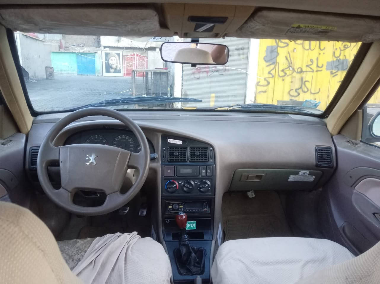 سلام عليكم لبيع موديل ٢٠١٥ بيجو لميس محرك وكير مكفولآت تخم تاير حداديه تبريد سيارة جاهزة هاتف *********** مدينة الصدر السعر.   ٢٥

