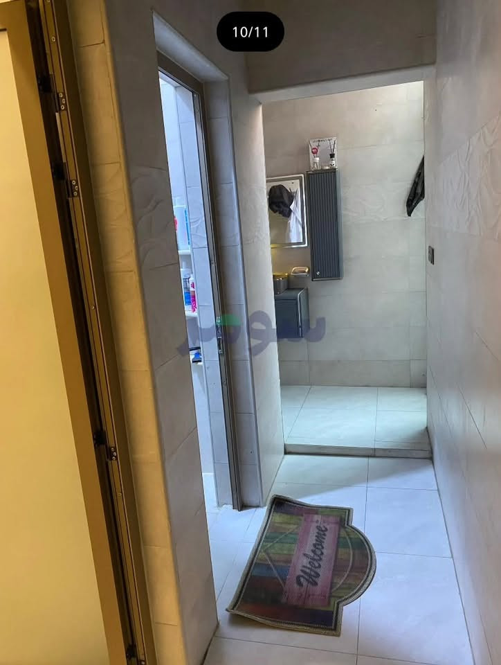 البيت للبيع  القبلة حي المهندسين المربع الذهبي
📍 الموقع: قرب سوق العكيلي
📐 المساحة: 150م
🏢 طابقين

🔹 الطابق الأرضي:
• غرفة
• استقبال
• صالة كبيرة
• مجمع صحيات
• مكان للغسالة
• مناور
• مطبخ
• حمام خارجي
• حديقة

🔹 الطابق الأول:
• 3 غرف
• صالة كبيرة
• مطبخ
• حمام
• بيتونة كبيرة

💰 البيت عليه قرض إسكان
• مبلغ القرض: 62 مليون
• المسدد: 12 مليون
• المتبقي: 50 مليون
• القسط الشهري: 275 ألف

👤 إذا كنت موظف، تگدر تغيّر الكفيل او تجيب كفيل وتغيره بالاسكان ويتحول الطابو بااسم المشتري ويكون التسديد عليك، وينخصم مبلغ القرض من سعر البيت.
واذا تريد تنطي المبلغ كامل واحنه نسدده القرض ويتحول البيت بأسم المشتري
للأستفسار  عبر رقم الهاتف او واتساب 
***********

نص مكتوب في الصور:
- 3/11
- 9/11
- 10/11
- 11/11
- 7/11 سومر