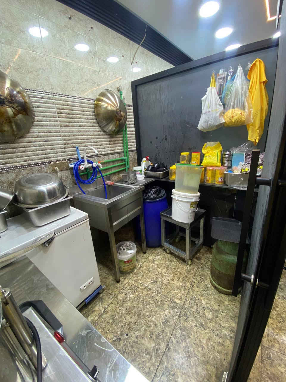 غراض مطعم • شواية شاورما ٥ عيون • هود ٣متر ونص