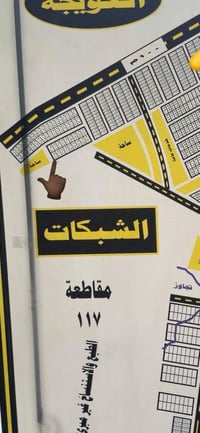 ٣٠٠م • ركن على ساحة • قريب شارع ١٠٠