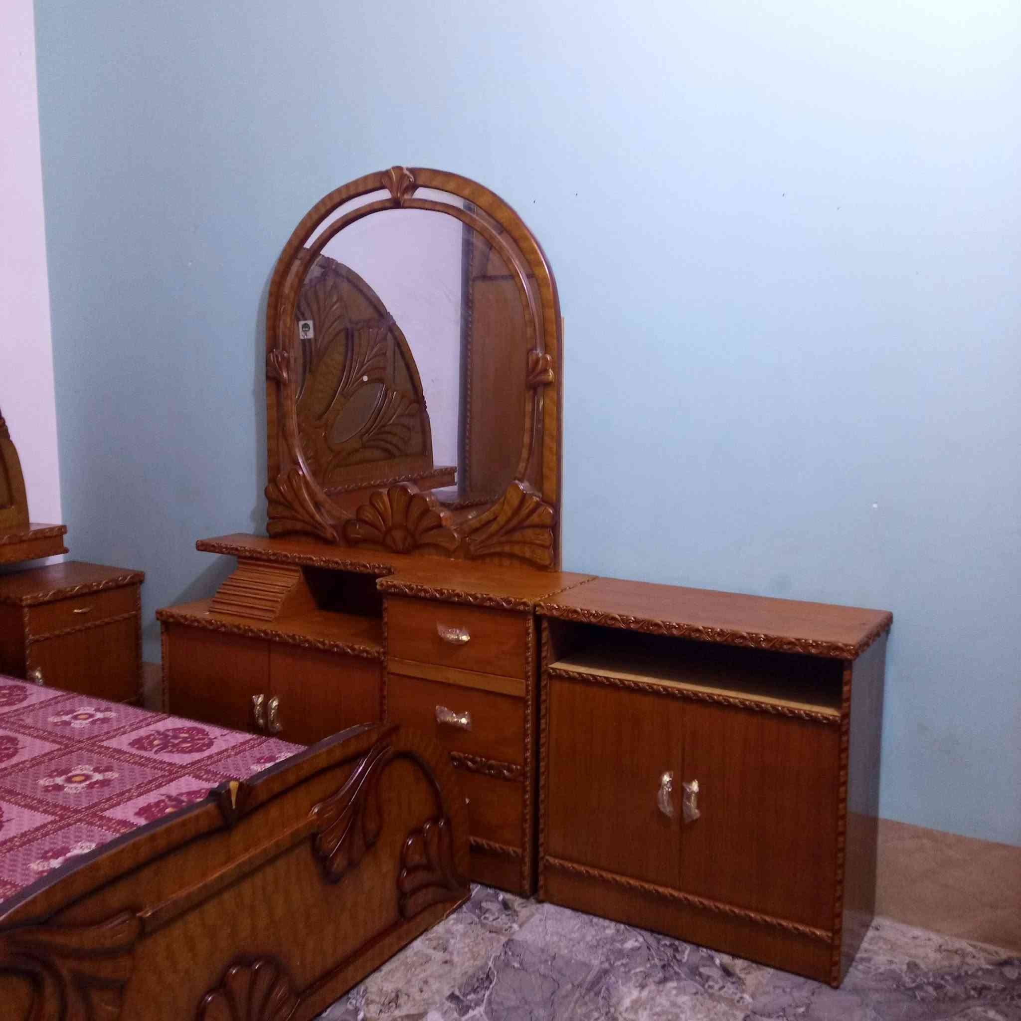 السلام عليكم 
غرفه سوكيه نضيفه المكان شارع ستين يم جنسيه الموحده السعر 450 وبيهه مجال ***********
