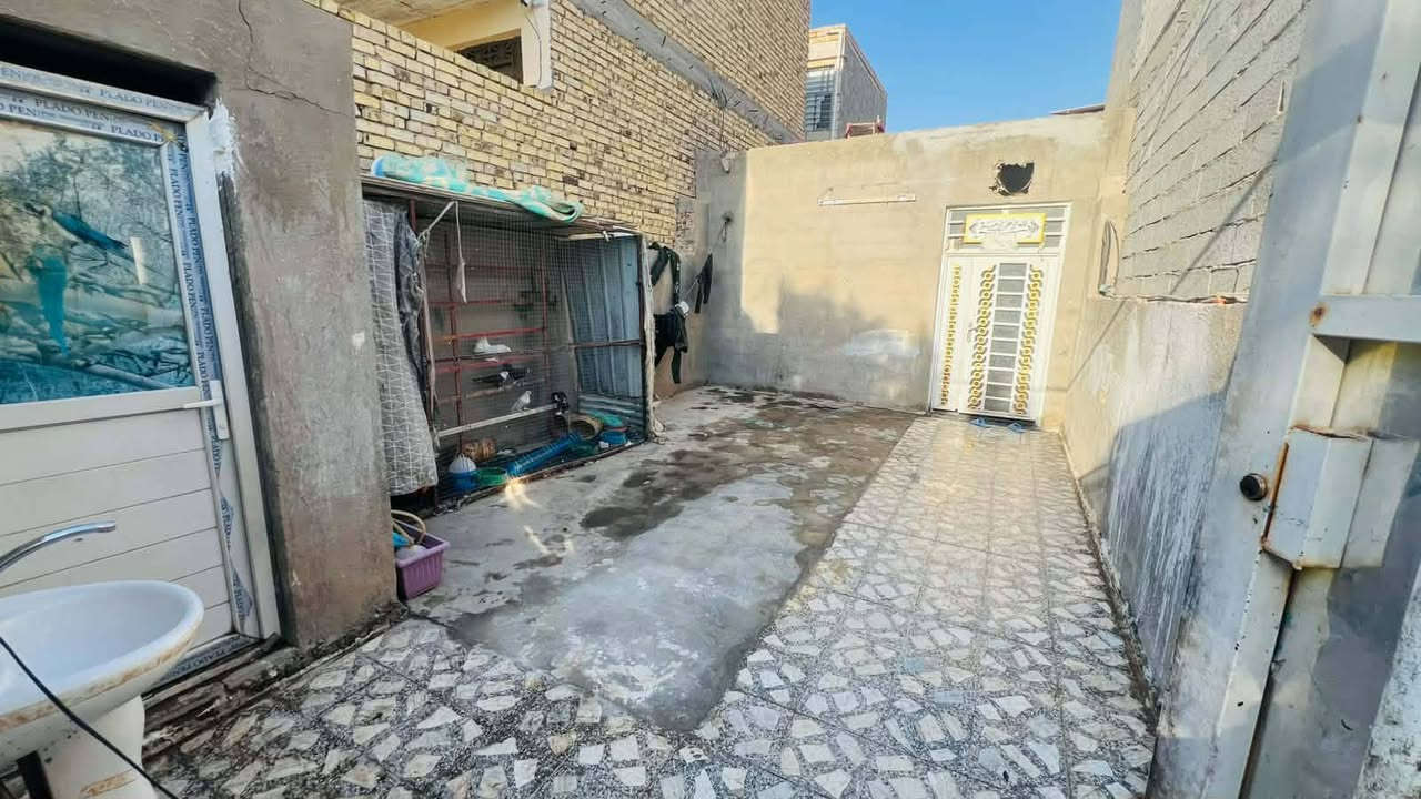 ت البيع مساحه 100متر شارع سكله الكرعاوي نهايته قرب مولده صدام كل خدمات موجوده بناء بلوك أساس طابوق نهراوان كهرباء وماي دفن بناء جناي وجديد معامله تطويب كامله بيع مستعجل سعر 26مع المجال  ***********ملاحضه اني صاحب الدار مو دلال
