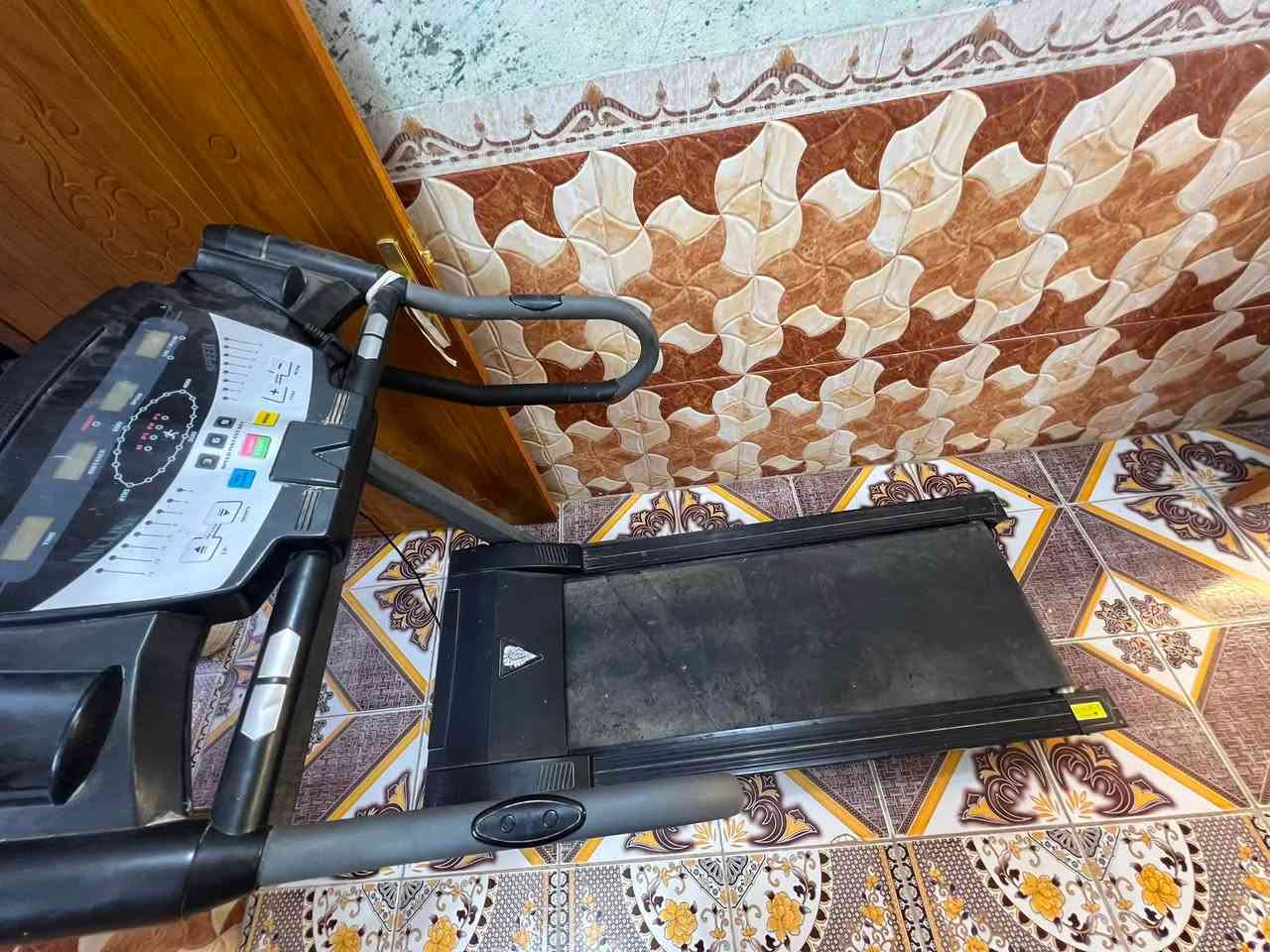 السلام عليكم جهاز ركض جديد بس ما مستخدمه هواي ضامه شغال ميه بلميه سعرها 300 وبيه مجال للشراي عنواني القرنه النهيرات الشماليه  متواجد واتساب رقم ***********
@إشارة
