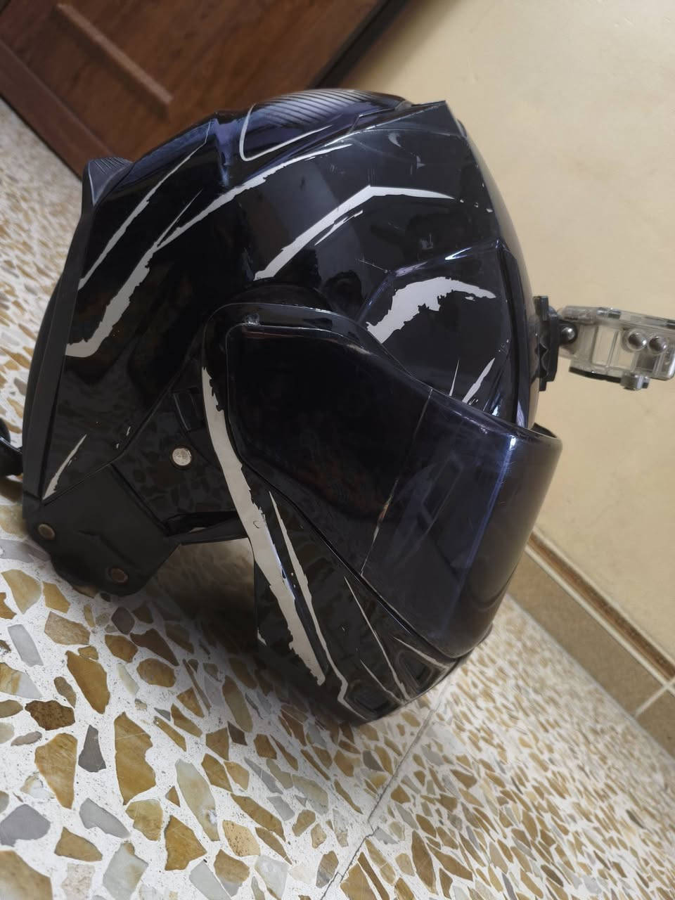 خوذة مستعمل نظيف فول حماية 3 انظمة حماية + قاعدة كامرة 
ارقام واتساب 

***********

***********
سعر 40 وبيها مجال للطيبين
