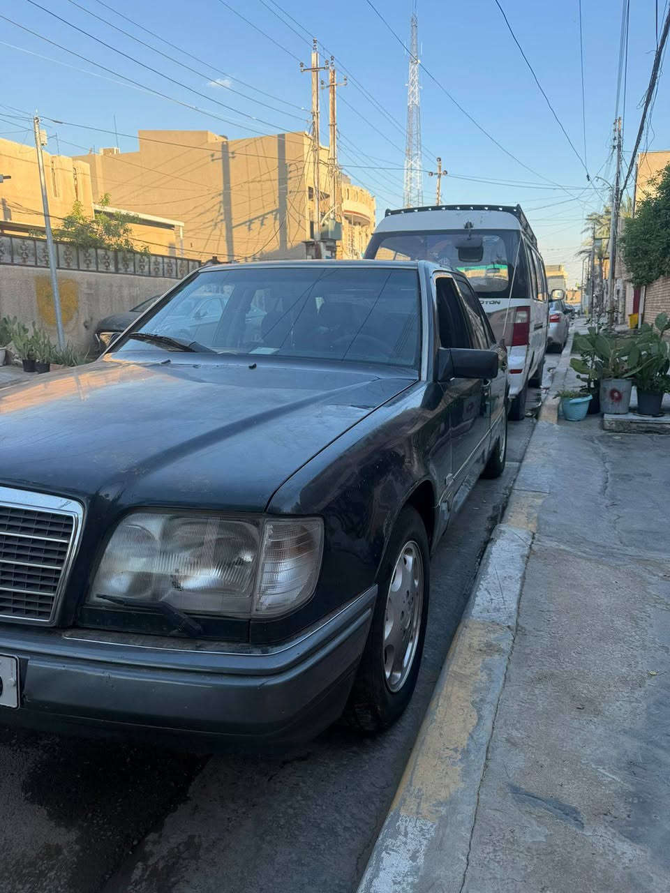بيبي دب محرك 320 خراطيم بلادي الون أسود غير محدود موديل 1990سيارة بلادية بس بيهة جراد بغداد الشعب ترايك وين عند الله كاع سيارة بسمي ***********
