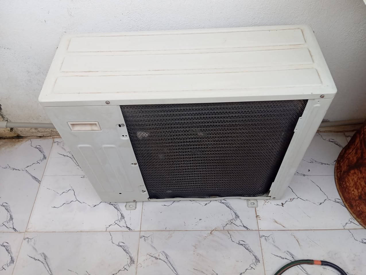 اغراض للبيع سبلت طنين بشرط شغل جنرال سعرها ٣٥٠ الف مبرده ٤٠ ومروحيه ١٥ عنوان بنجه علي رقم موبايل ***********
