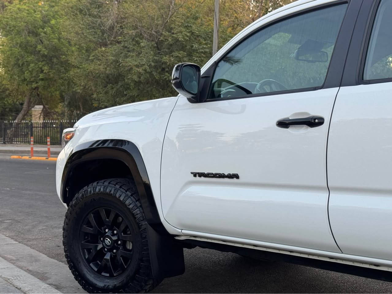 🔥 TOYOTA TACOMA 2023 SR5 V6 3.5 🔥

      للبيع تويوتا تاكوما 2023 فئة SR5 ممشى قليل جداً وبسعر مناسب جداً

الممشى: 12,000 الف ( بالعراق ماشية فقط 2000 )

المواصفات: SR5
الوارد: أمريكي 
حجم المحرك: 6 سلندر 3.5
اللون: ابيض
الدفع: 2WD دفع خلفي 
الرقم: بغداد 

الحادث
البنيد مصبوغ 
الجاملغ الأمامي الأيمن مصبوغ
الجاملغ الأمامي الأيسر خشمه مصبوغ
الباب الأمامية مال الراكب نصها مصبوغة

تصليح درجة أولى مستوردها على أيدي ومصروف عليها مثل ما تشوفون بالصور و السيارة ابد ما ماشية استخدام قليل ونظيف جداً 

كير مكينة تبريد صدر كله مكفول 

 السيارة رقم بغداد بإسمي تحويل مباشر 

السعر: 215$ وبيها مجال 

للتواصل: ***********
العنوان: بغداد ابو نؤاس بغداد, العراق
