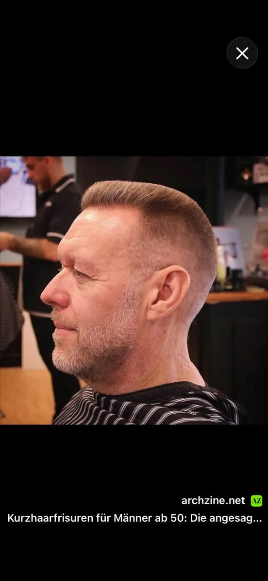 � تريد قصة مرتبة وتغيير يليق بيك؟ 🔥
حلاقة شباب ✂️ | حلاقة أطفال 👦 | ترتيب وتحديد اللحية 🧔
تدريجات نظيفة ومرتبة وبستايل يناسبك 👌🔥

📍 العنوان: صالون شمري – قرب مدرسة الطوسي
📲 للحجز والاستفسار واتساب: ***********

✨ نورتونا وتشرفنا بخدمتكم
