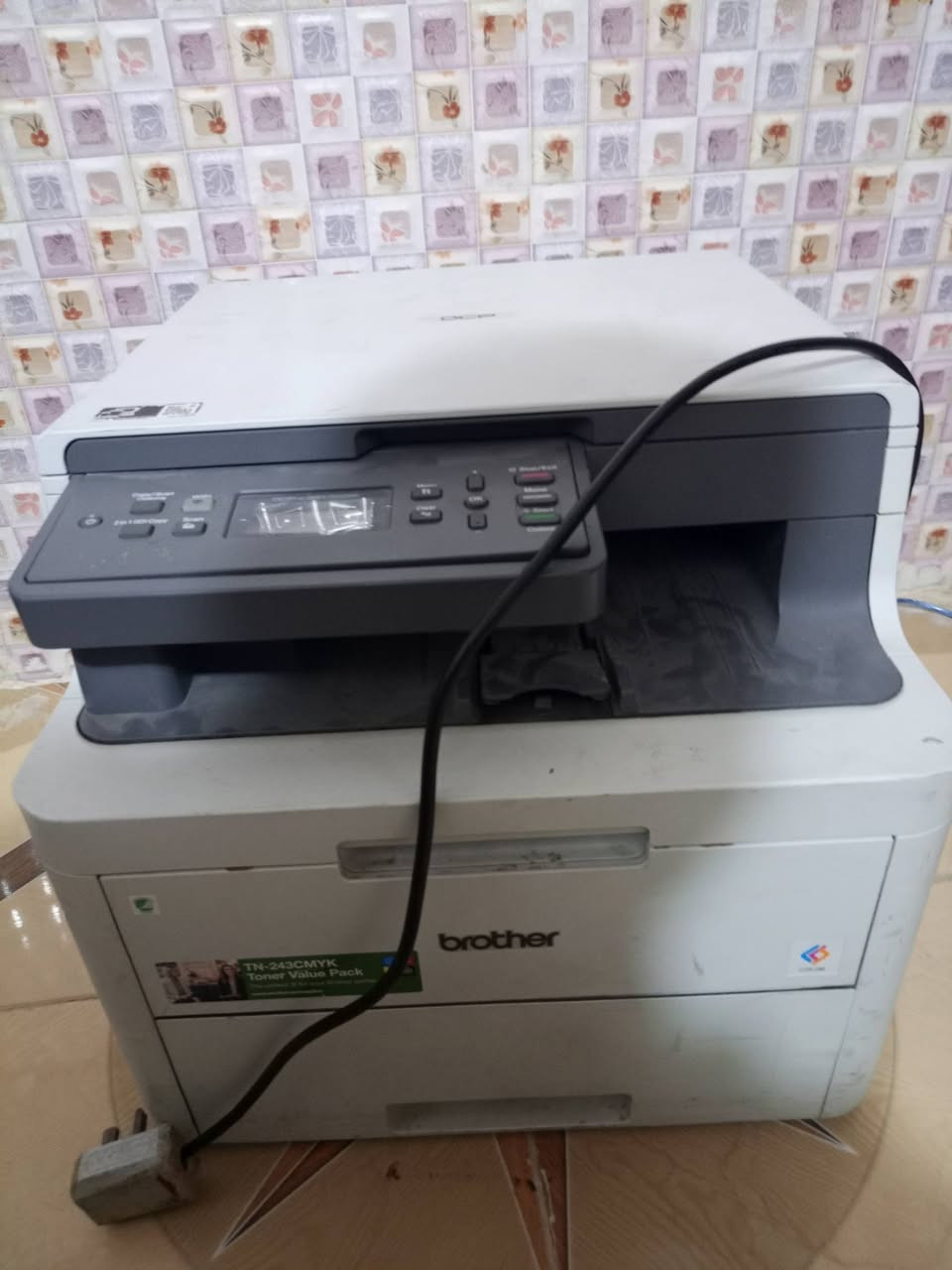 طابعة برذ ليزري ملون واي فاي موديل brother dcp-l3517cdw شغالة مابيهة شي نقصهة فقط كاترجات سعرهة 100 وبيهة مجال مراسلة فقط واتساب *********** توصيل موجود كل المحافظات
