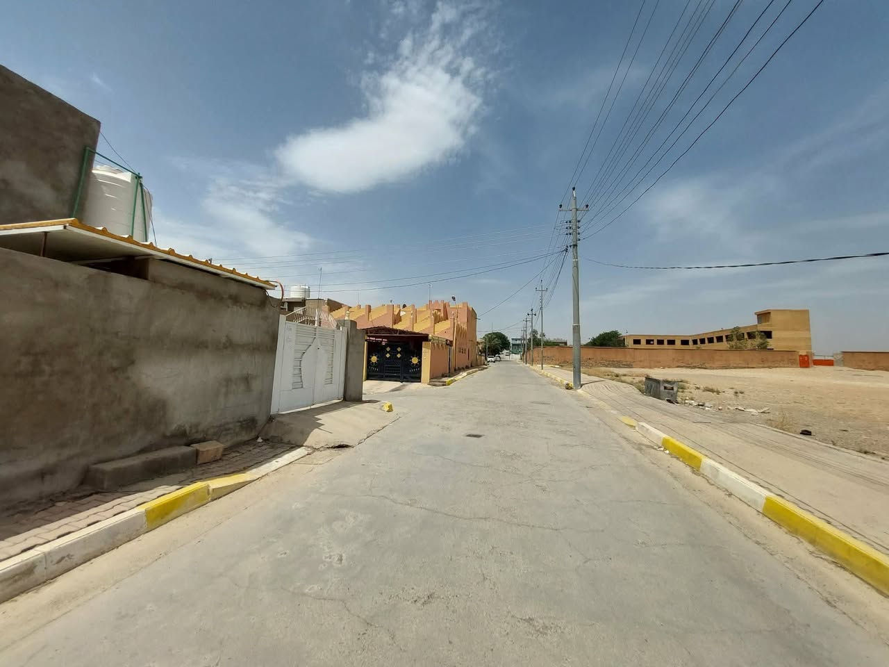 سلام عليكم  ((اعادة نشر و تنزيل السعر ))
بيت ب حي رمضان ركن على الشارع  دور حكومي
جانب مدرسة زاكروس و مقابل جامع حجية كافية (( ٢٨٠ متر ))
 
_بي غرفتين و هول ومطبخ و صحيات داخلي و خارجي 
سعرها 48 مليون و بي مجال 
رقم ***********

