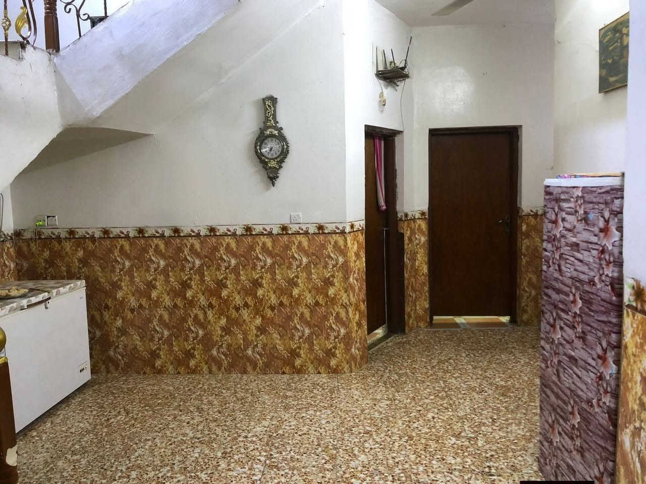 دار البيع الشعله شارع 60خلف مجمع النور الطبي مساحة 160متر بناء 2012طابو صرف يوجد فيه غرف عدد 7مطابخ2حمامات3مع بيتونه كبيره الاستفسار اكثر على هذا الرقم ***********

نص مكتوب في الصور:
- الدار للبيع
- صاله المنزل
- مطبخ بارد
- غرفتين صغيرة وكبيرة + مطبخ + حمام