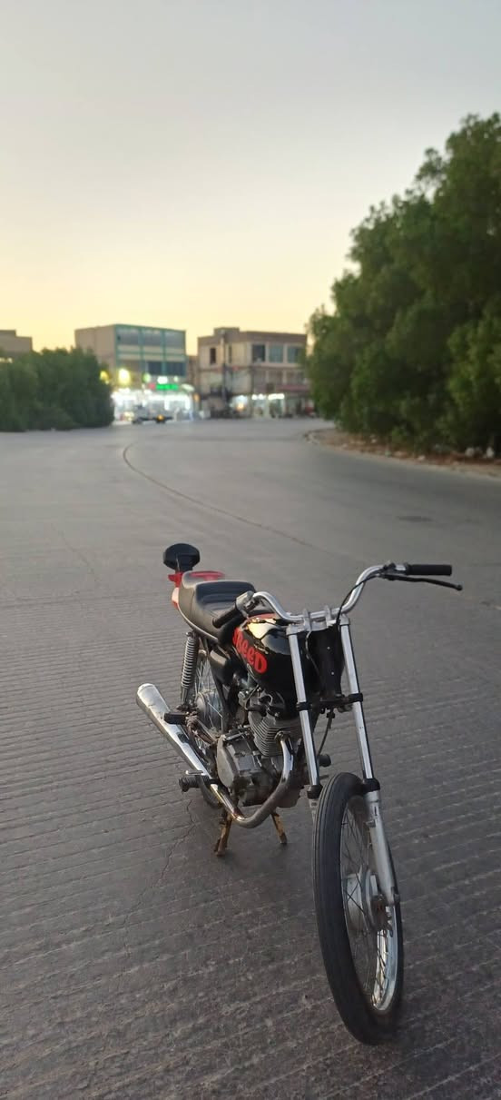 من رخصت صاحب الكروب دراجة للبيع كلك كلك الدراجة تانكي وكشن وراسطة جديد من حسين الفيداوي محركهة ما راكض ونضافة شوفت عينك سعر450 قفلل ***********
