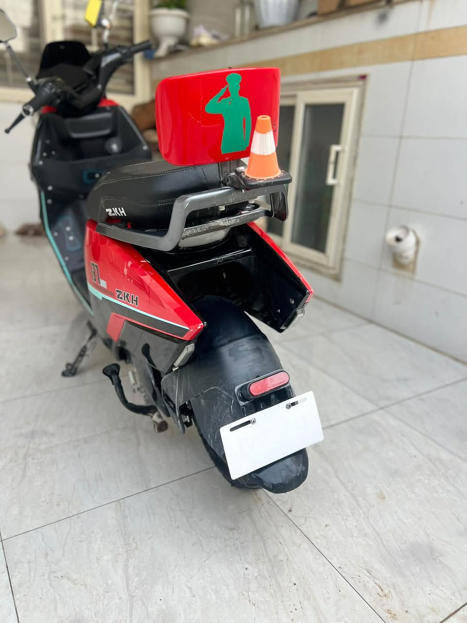 سلام عليكم
دراجه شحن نوع ليون 137
6بطاريات دبل 
2000w 
3سرع 
الدراجه جديد ما ناقصها شي 
سرعتها الحقيقيه 78 حقيقي 
مصارلي 5 اشهر لمن اخذتها اخذتها ب 1500 
واريد ابيعها لان اعتازيت فلوس الدراجه بيها ملاحضات بصيطه موجوده بل صور 
لايتات عدسات عدد4 صلاوات الايت ماله نهار واضاءه اليدي بك رماش عند البريك دبلات بعدهن جديدات ع بلادهن بطارياته بعدهن جديدات التايرات هم بعدهم جديدات بيها بلوتوث بيها بك رجوع الى الخلف تثبيت سرعه  الهورن ماله. مفصوخ الواير وما سويته ماصارلي مجال 
المكان اربيل 
التواصل واتساب فقط ***********
السعر مليون وبي مجال
