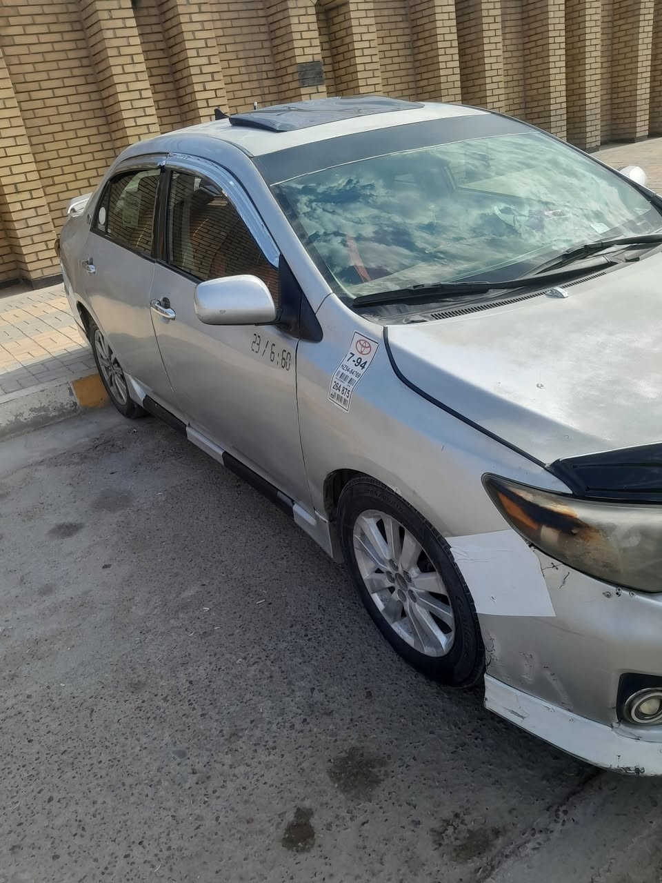 كورلا 2009 محدثه 2013 مضروبه بابين بصفحت مال الصدر ومصلحه ومصبوغه وتبريد شغال كير جديد محرك بيه شويه تنقيص السعر 80بيها مجال مكان فلوجه ***********
