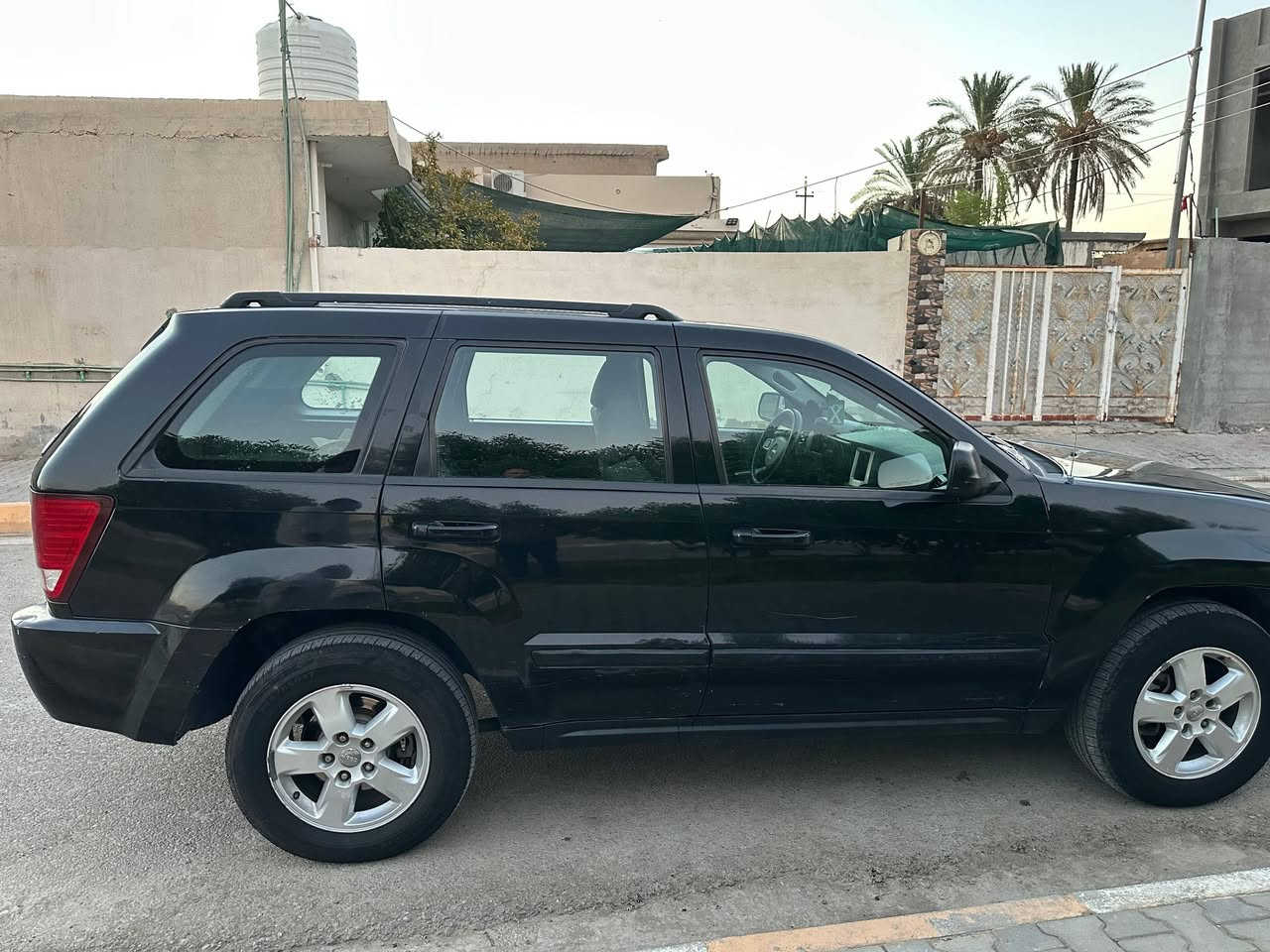 #اعلان رقم 3
للبيع او مراوس بأحدث🖤 Jeep Laredo 2008 🖤

لون أسود — 🔥

✅ 4 قطع صبغ — بدون دواخل
✅ الكير شرط
✅ المحرك شرط
✅ التبريد شرط
✅ الكهربائيات كلها شرط
✅ الصدر 80%
✅ سيرفس جديد قبل كم يوم 🔧
✅ السيارة بأسمي
✅ السنوية نافذة الى 2028 📄

📍 الموقع: المنصورية – ديالى

***********
