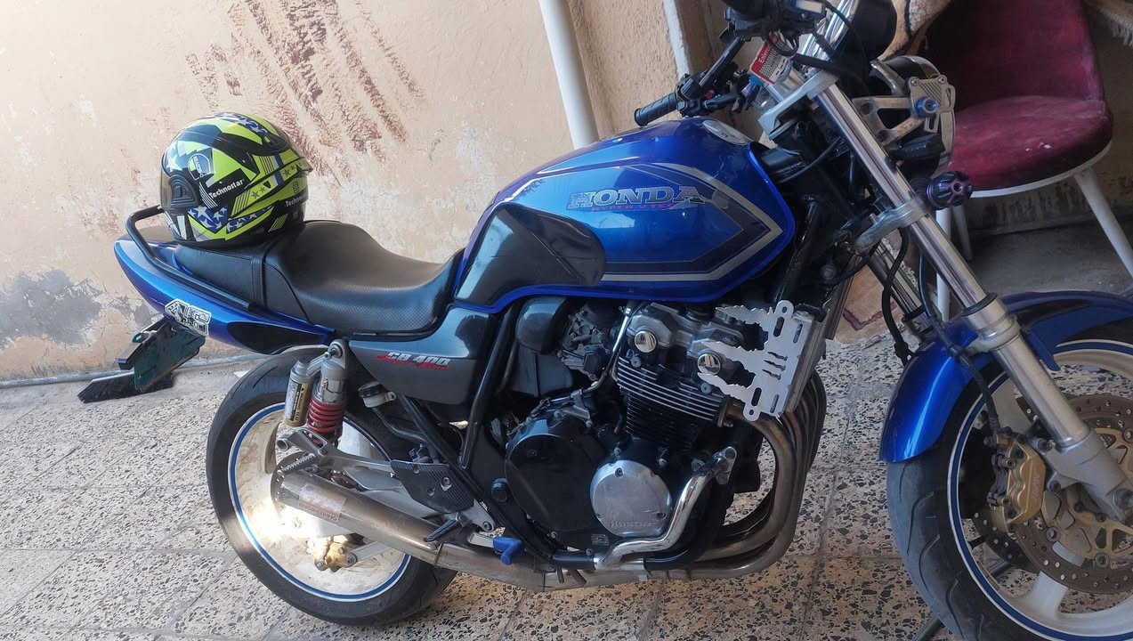 السلام عليكم دراجة   cb400  hyper جيل ثاني ١٦ ولف مكفول محرك وكير برغي ما مفتوح بي رقم مميز مشروع وطني ماشيه ١٤ الف  فقط طخة بالتانكي .دهن موتل بانزين محسن  كله ادير السعر ٢٥ قفل المكان ديالى /بعقوبة  ***********
