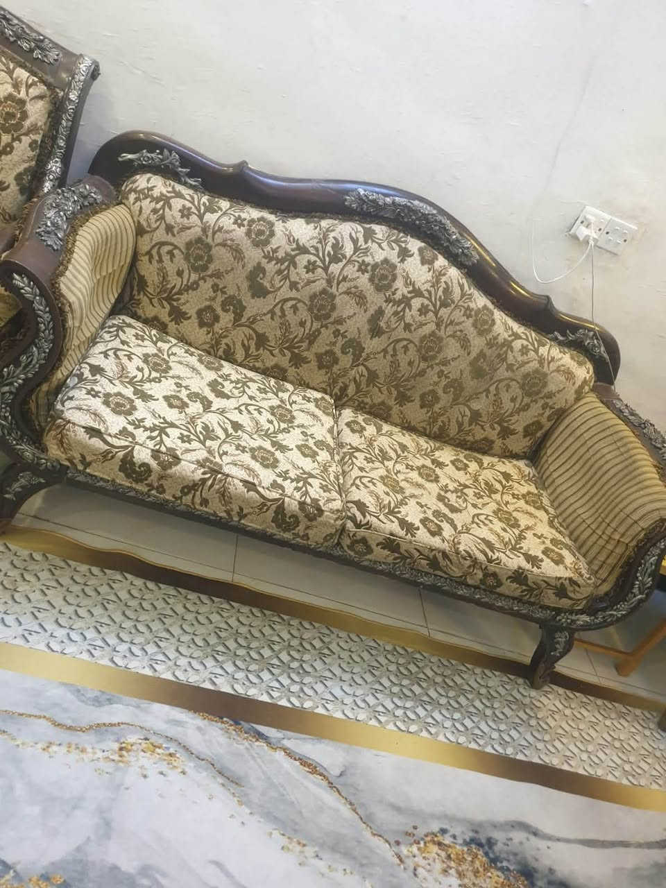 تخم قنفات للبيع
المكان بغداد حي العامل
***********
