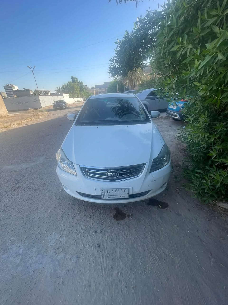 السلام عليكم BYD G3  للبيع 2016
السيارة بيها ضرب موضح بلصورة بخشم البنيد بارد و التكمه البين البابين معجون و حار
السيارة ماشيه75 الف كيلو
السيارة كلشي بيها شغال تبريد ثلج و نضيفة 
بصمة
فتحة
دخول ذكي
اشاير بلمري
رقم بغداد باسمي 
سعرها57 وبيه مجال للطيبين
بغداد المشتل
***********
