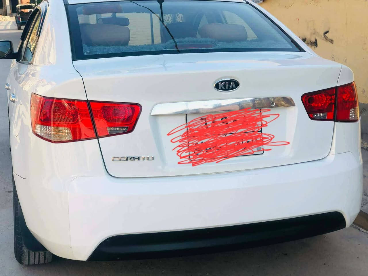 سلام عليكم للبيع سيراتو موديل ٢٠١٠مكفوله من الصبغ ولتبديل كير محرك تبريد تدفهه كهربائيات صدر تايرات كله جديد مواصفات شاير بلمري تحكم ستيرن جيه وحده شاشه وكامره وسنتر لوك سياره جاهزه علخير مابيه ولانقص مال جناي تحويل وكاله حاضر مكان بابل شراي يتصل ويدلل ***********
