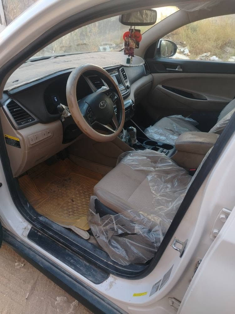 سياره للبيع توسان موديل ٢٠١٧ وارد أمريكا ضرر بس بنيد وبارد بالباب سيارة فول بصمه جنطه كهربائي كرسي كهرباء تحكم ستيرن جهتين شاشه كامره دواره رقم بابل انكليزي بسمي مكان كربلاء  رقمي *********** بيه واتساب السعر ١٥٨ كربلاء, العراق
