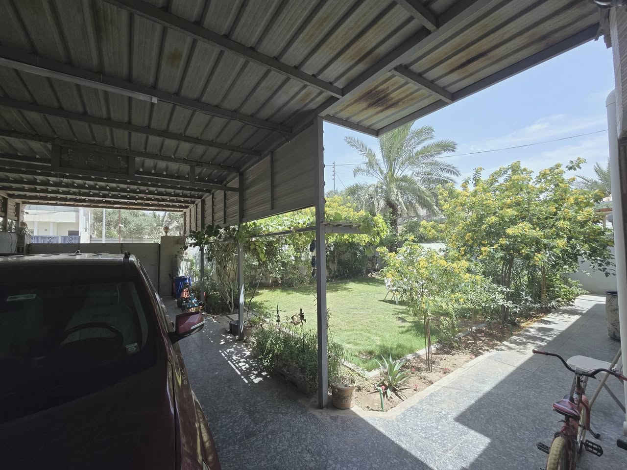 دار للبيع طابو سكني
طابقين
دور النفط / دور المهندسين / قرب سدة دور النفط / وقرب اسالة ماء دور النفط
المساحة 443 م²
الوجهة 16.5م النزال 27م
بناء 2016 
نظيف جدآ 
الارضية للطابقين من اجود انواع المرمر والكرانيت
كامل وجاهز للسكن بدون اي نقص
نصف مؤثث
يتكون من
 كراج 75 م² 16×4.5م - يسع 3 سيارات كبيرة
حديقة 100 م²
* الطابق الارضي يتكون من غرفتين 4×5 م
استقبال 8×4 م مع مدخل وصحيات خاص للضيوف
صالة ومدخل رئيسي للبيت 8×4 م
مطبخ حار وبارد 6×4 م
غرفة غسيل ملابس 
مخزن كبير 4×6 م
مخزن صغير 1.25×1.5 م
حمام 1.5×2 م
تواليت 1.25×1.25 م
* الطابق الاول يتكون من
3 غرف نوم كبيرة
صالة كبيرة
مطبخ
صحيات
* مؤثث بالكامل وجاهز للسكن 
مع سبالت عدد 8 شغالة وممتازة جدآ
3 كنتوري
5 جداري
منظومة كاميرات
منظومة تحلية مياه الشرب
منظومة تصفية مياه الاسالة
سخان عدد 2
منظومة انترنيت
ماطور مياه صاعد 
ماطور مياه نازل
للاستفسار والتواصل الاتصال على رقم الهاتف
***********
