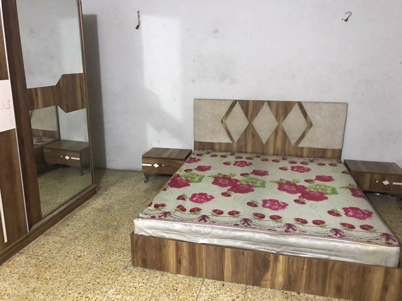 اسلام وعليكم للبيع غرفه تركيه خمس قطع كلش مضيفه وي ضرر ما بيه بس ميز لمرايه لمجرات فالتات مكاني لغدير  زيونه سعره 300    كلش حلوه.  ***********
