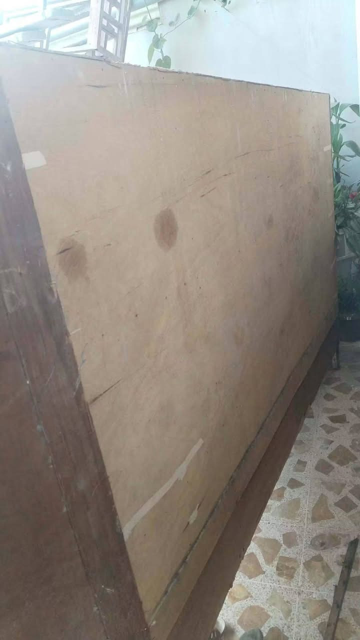 خشب ثقيل • للبيع