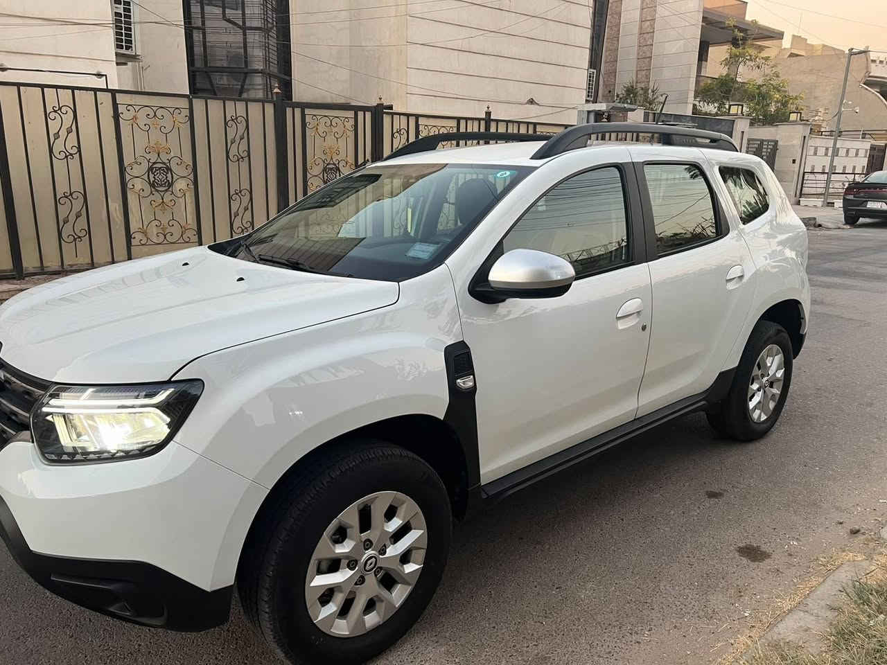 رينو داستر 2025 ماشية 30.000 km رقم بغداد حرة مامطلوبه بااسمي تحويل 
مكفوله من الظربه والصبغ
 فقط بارد بالجاملغ امامي ومأشر عليه باللون الاحمر
لون أبيض، سيارة اعتمادية وقوية جداً، سرعة وانطلاقة
ضمان من الشركة 3 سنوات،
بصمة، تبريد خلفي، محرك 1600 تنفس طبيعي نظام إيكو، تحكم ستيرن، شاشة كبيرة، كامرة، حساس خلفي، ويل كب، مثبت سرعة، ستيرن كهربائي، حساس إطارات، مانع انزلاق، وانحدار، زوم لايت، ترحيب عند الاقتراب والمغادرة في الشاشة، ولد أمامي وخلفي، 

السعر 120 $ واعتقد ماكو هيج سعر بالسوك وقابل للتفاوض باليرضي الله 
للاتصال ***********
