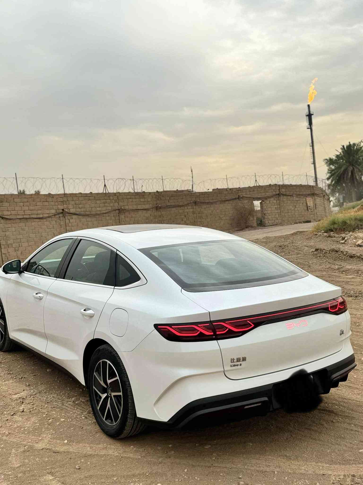 سلام عليكم للبيع BYD كن L
موديل 2024 

لون ابيض

فوول مواصفات 

كرسي كهرباء

اربع كامرات 360 درجة 

حساس امامي خلفي 

كراسي جلد 

شاشة جبيرة وقلابة 

بعد هواي مواصفات 

بطاريه كبير 120 كيلو 

بصمتين وكارت

 

(ملاحضه) السياره كفاله عامه من الزلغ ومن كل النواحي

السيارة ماشية 5000 اخت الزيرو

 العنوان بغداد

السعر 26/800 مليون وبيها مجال

***********
