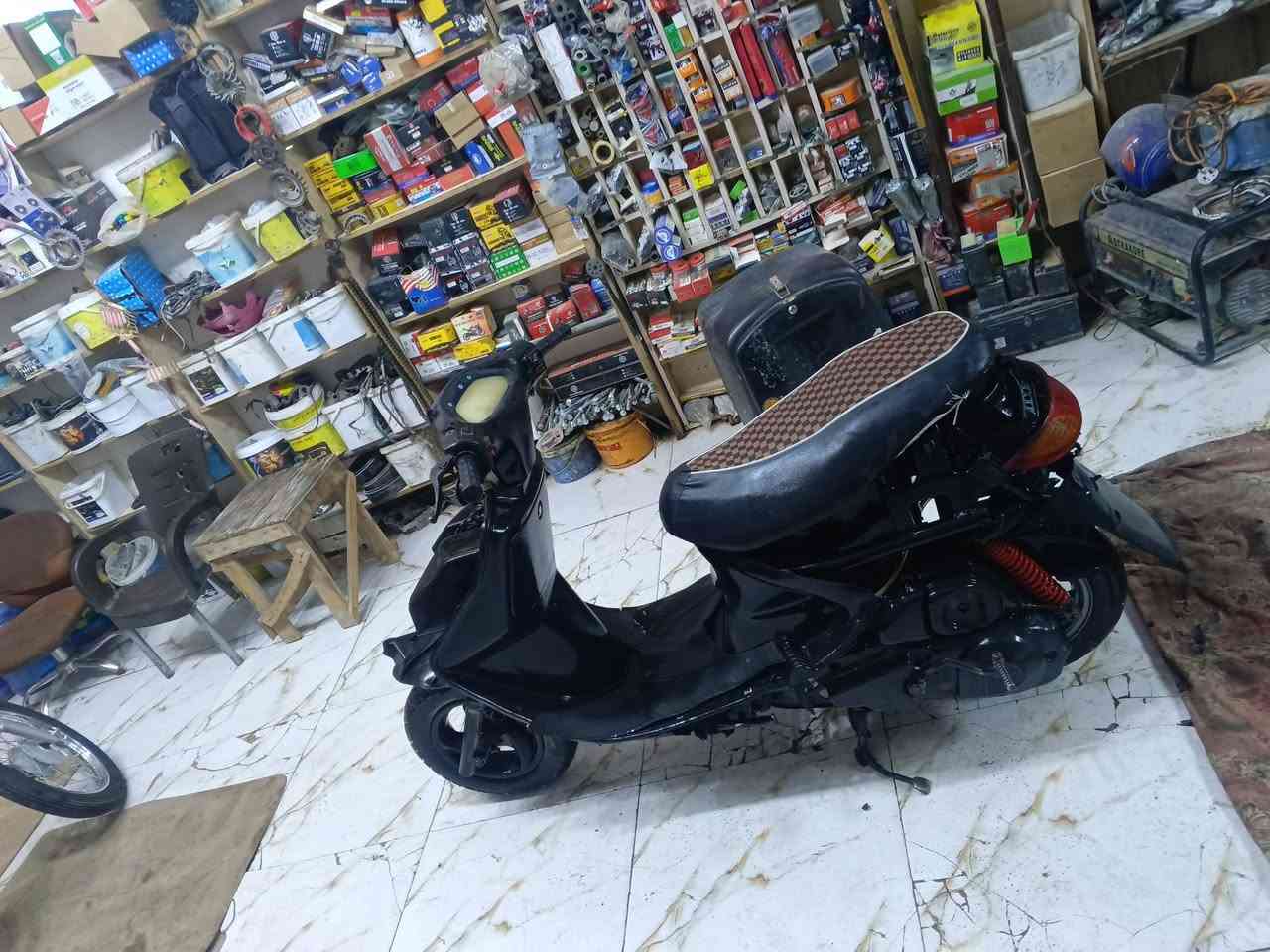 السلام عليكم من رخصه ادمن الجروب المحترم
فراشه فحل 
ما مفتوحه 
دراجه حلوه وناعمه 
هندر واحد
السعر 250بيها مجال
العنوان كوفه 

اللي يحب خلي يتصل 
مالكم علاقه بالشكل عليكم بالمحرك 
***********
