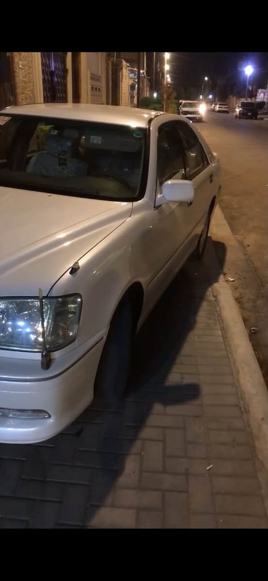 سلام عليكم 
جنون 2001 كرستال دكمتين 
مبدل بيها لية سيارةجديدة بالكارتون مكينة كير 
مابيها كصه السعر 65 وبيها مجال حك الجيه
***********
