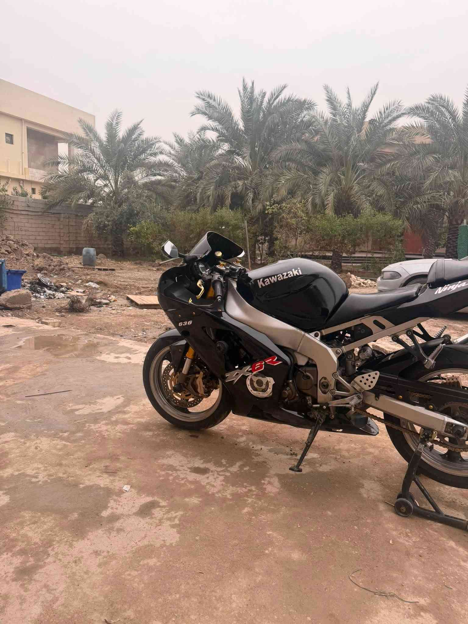 السلا عليكم 
كاوسكي نظيفة محرك كفاله ومرقمه تحويل ثاني يوم رقم انكليزي
كفرات جديده 
كلش متعوب عليهة 
تايرات جدد
المكان ديالى الخالص 
الملاحظات فقط تانكي مصبوغ 
دهن موتل الاصلي وتفاصيل حلوه عليهة من قبغ شفاف ومن ترتيب 

واتس فقط ***********
