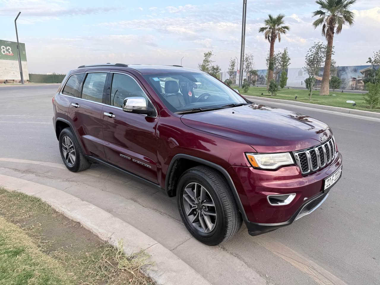 سلام عليكم
للبيع فقط بدون مراوس
22000$ بيه مجال

جيب لمتد  2097 
وارد امريكي 
رقم بغداد إنكليزي
تو ويل
حجم المحرك 3600

ماشيه100000 كيلو متر
قطعتين تبريد 
بصمة، تشغيل عن بُعد
حساس خلفي
شاشة + كامرة
كشنات جلد
هيتر بالمرايا
مري قلاب
مثبت سرعة
أوتو ستارت
نظام سبورت
مانع انزلاق
‏ECO
كشن كهرباء
بلوتوث + AUX + USB
باقي المواصفات معروفة بالجيب
حادثه بنيد عكس السايق و بابين نفس الجهه

مكان السيارة بغداد
للاستفسار *********** واتساب بغداد, العراق
