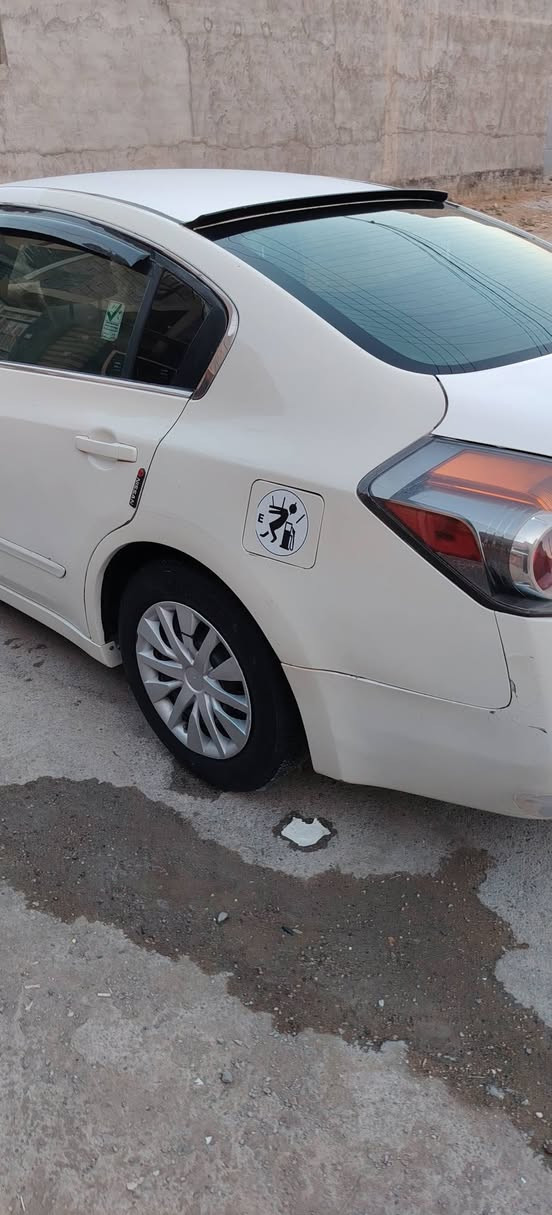 سلام عليكم  نسيان التيما موديل 9للبيع
رقم سليمانية   جديد تحويل ثاني يوم 
 كير جديد مكينة جديدة  
دوشمة  
تبريد 
تخم تاير 
كله كفالة  
73$ و بيها مجال  
***********
