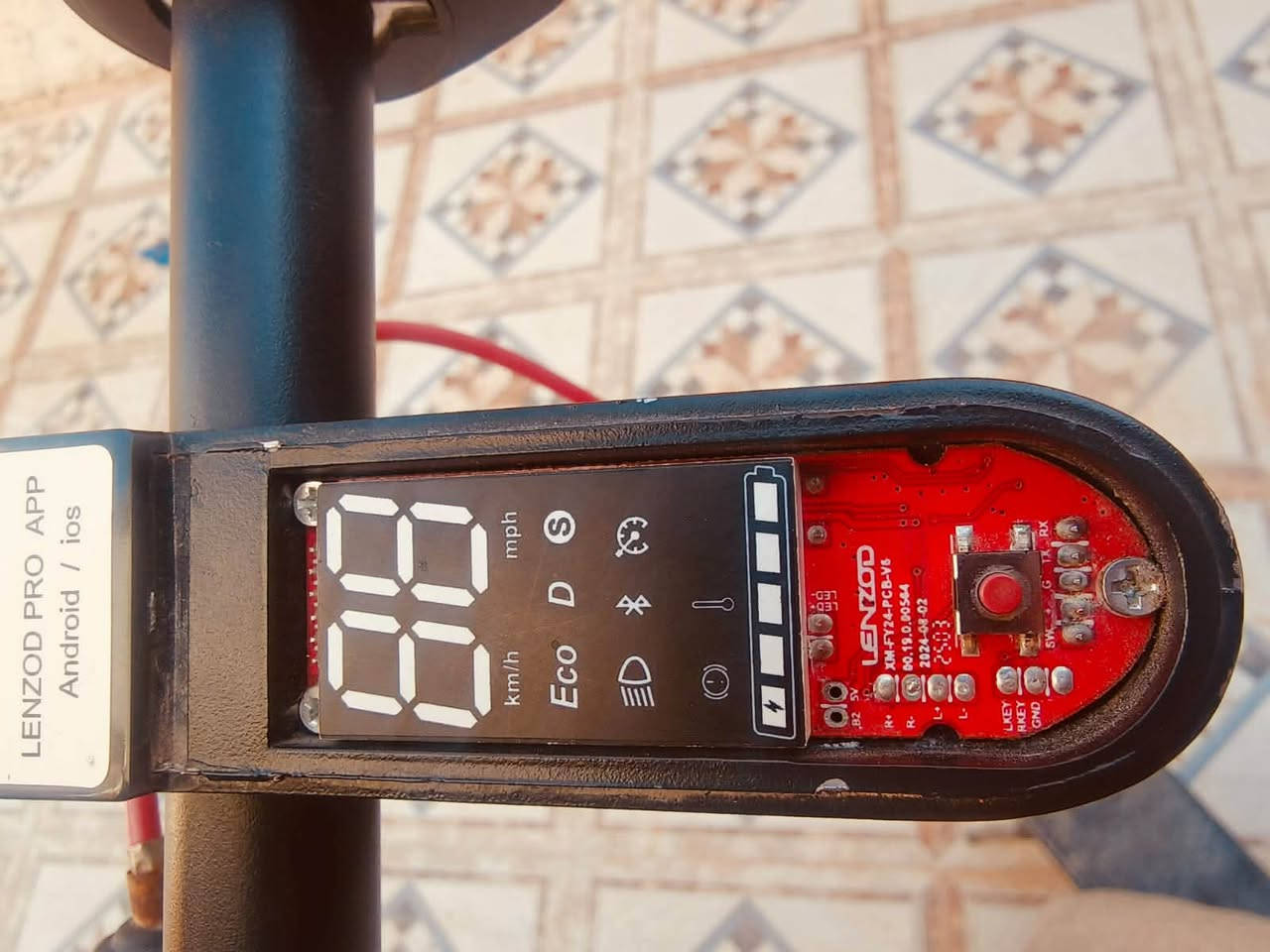 السلام عليكم
سكوتر للبيع او مراوس بدراجه شحن نظيفه 
السعر ١٧٥ 
السكوتر جاهز ما بي اي عطل وبطاريات اصليه 
وشاحن اصلي 
المكان بني سعد 
***********
