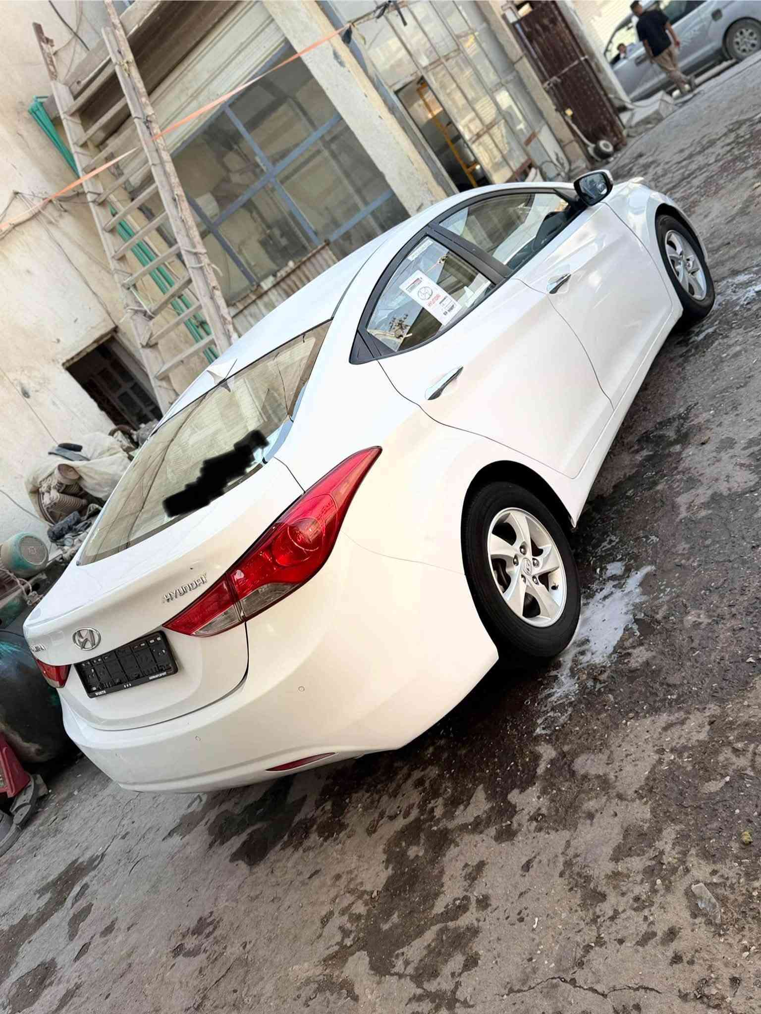سلام عليكم النترا سياره حلوه وجاهزه السياره ادوات كصه جنطه متومه طبق الاصل مكان سياره بصره بيع او مراوس ***********6
