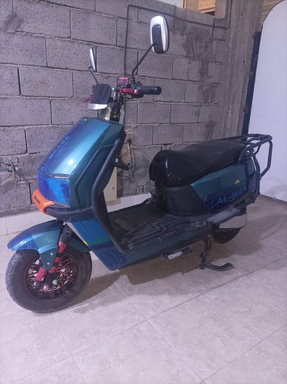 سلام عليكم دراجه شحن للبيع 
الملف 2000W
6 بطاريات نضيفات 
تواصل على الرقم فقط (موجود واتساب)
‏‪***********‬‏
السعر 650 وبي مجال

